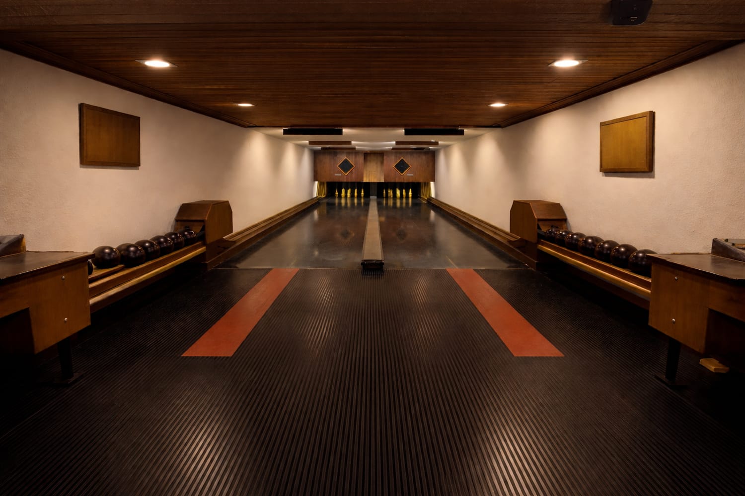 Skittle alley below Restaurant Wey